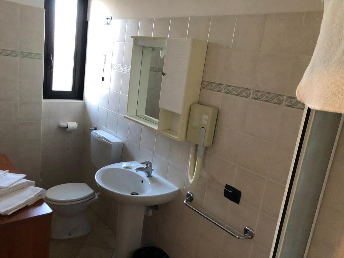 Hotel Il Gatto E La Volpe Avigliana Exterior foto