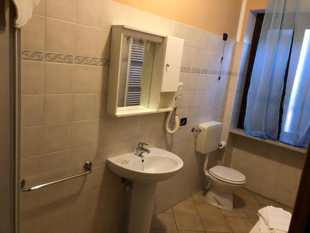 Hotel Il Gatto E La Volpe Avigliana Exterior foto